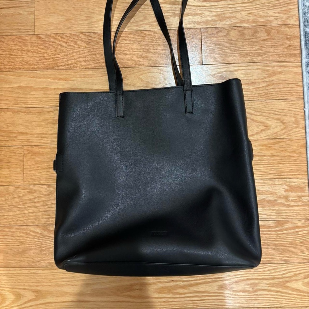 Away Black Leather Tote in Smooth Finish